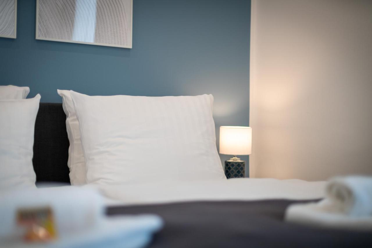 Shiny Homes - Elegant City Apartments Bielefeld Bagian luar foto