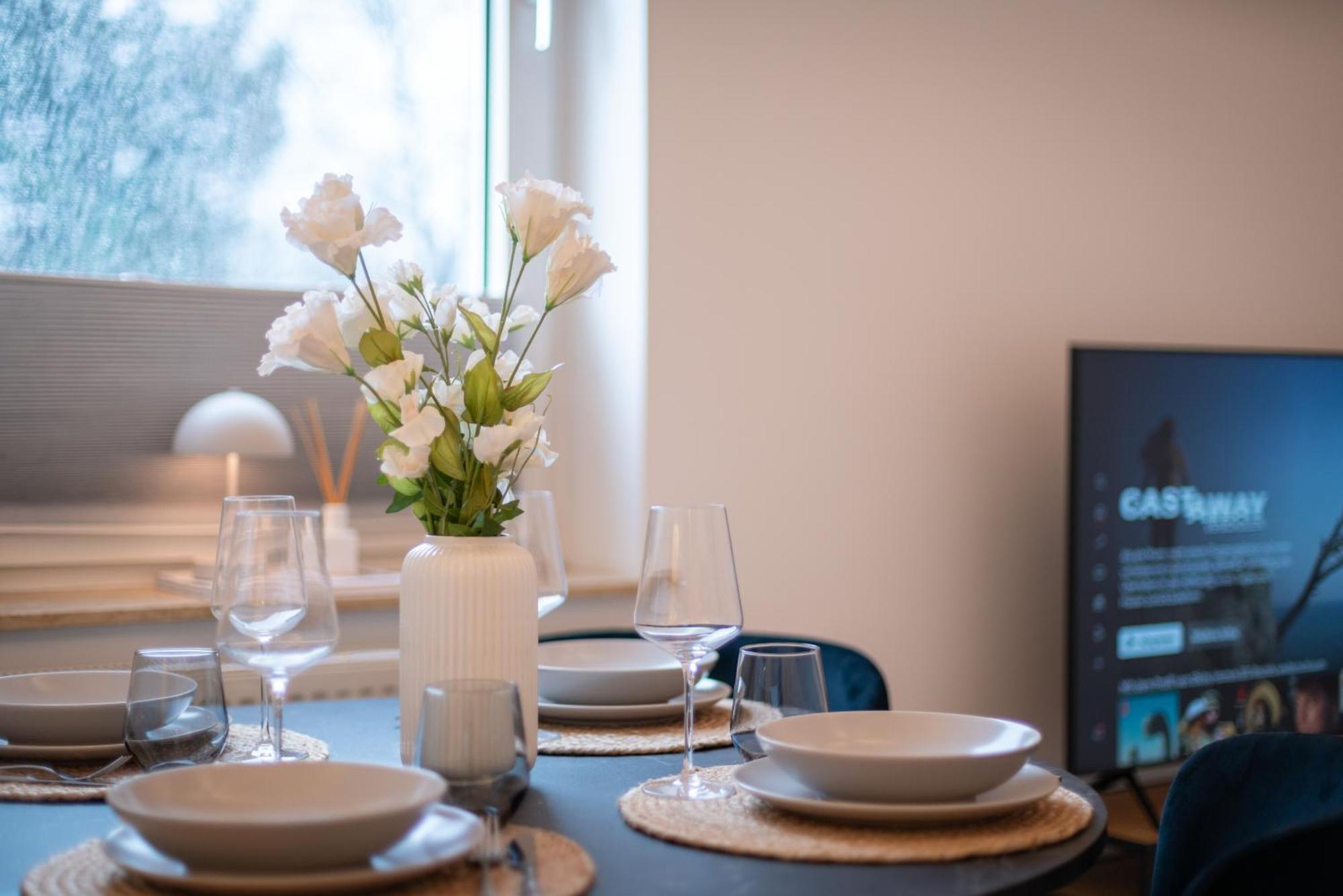 Shiny Homes - Elegant City Apartments Bielefeld Bagian luar foto